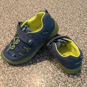 Toddler boys size 11 light up sandals